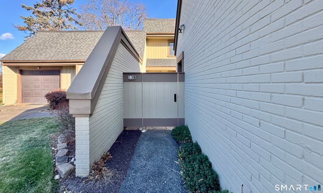 85 Viscount Drive 13B, Milford, CT 06460