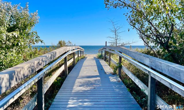 85 Viscount Drive 13B, Milford, CT 06460