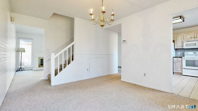 85 Viscount Drive 13B, Milford, CT 06460