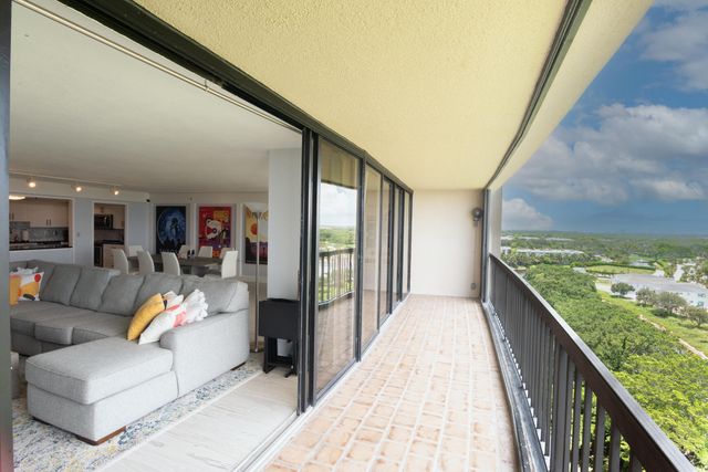 2450 Presidential Way 1405, West Palm Beach, FL 33401