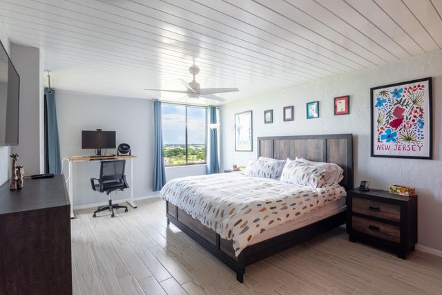 2450 Presidential Way 1405, West Palm Beach, FL 33401