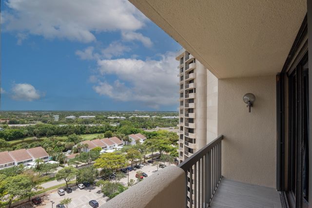 2450 Presidential Way 1405, West Palm Beach, FL 33401