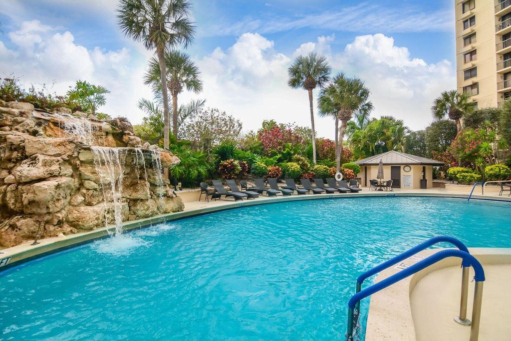 2450 Presidential Way 1405, West Palm Beach, FL 33401