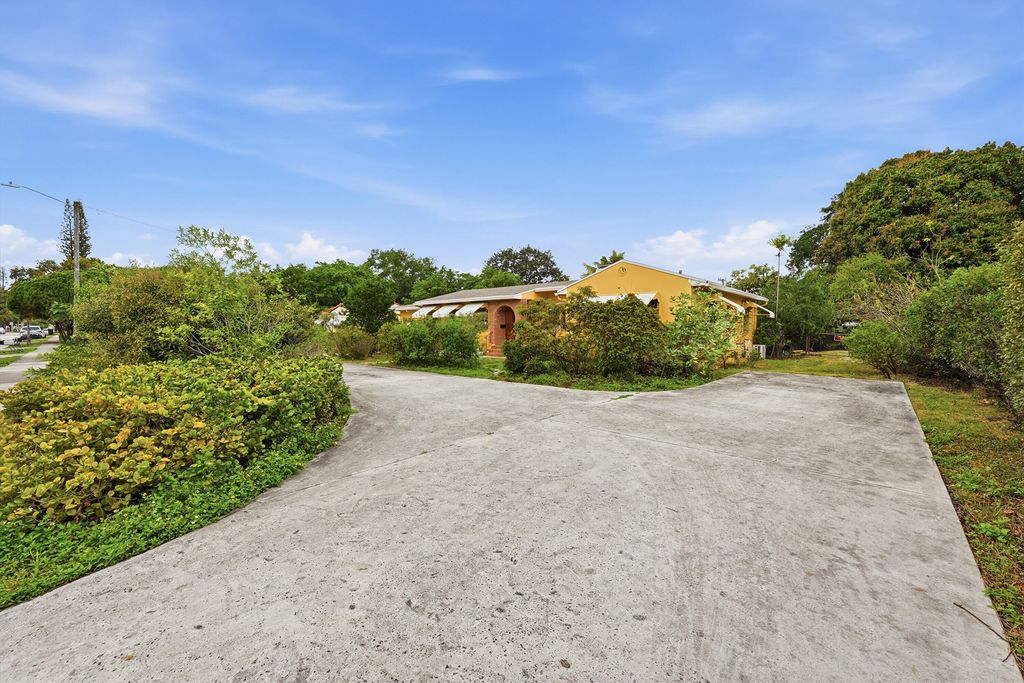 2703 Fillmore Street, Hollywood, FL 33020