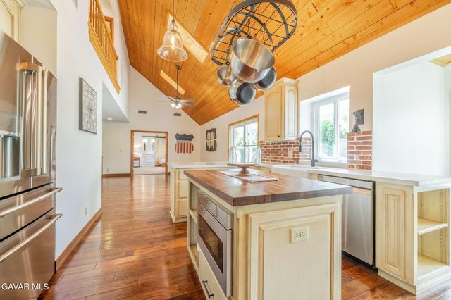 41605 Crispi Lane, Lancaster, CA 93536