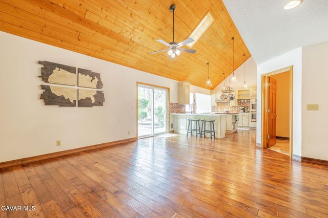 41605 Crispi Lane, Lancaster, CA 93536