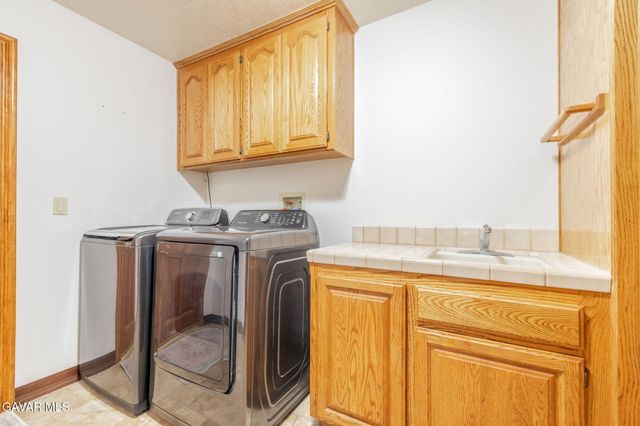 41605 Crispi Lane, Lancaster, CA 93536