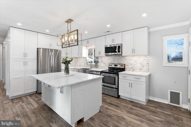 103 N CYPRESS RD, Sterling, VA 20164