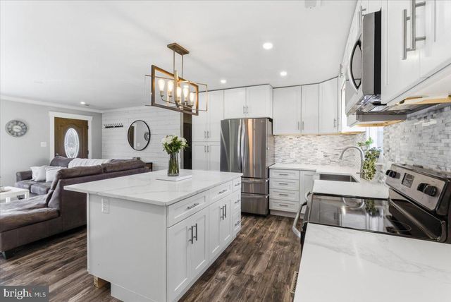 103 N CYPRESS RD, Sterling, VA 20164