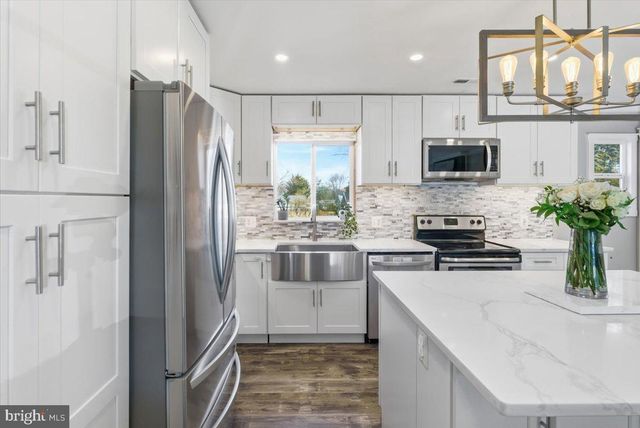 103 N CYPRESS RD, Sterling, VA 20164