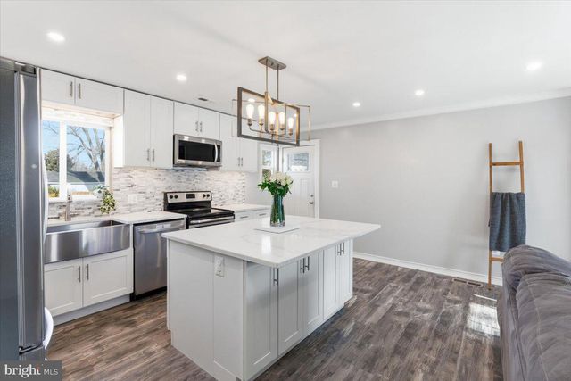 103 N CYPRESS RD, Sterling, VA 20164