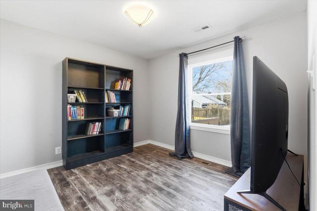 103 N CYPRESS RD, Sterling, VA 20164