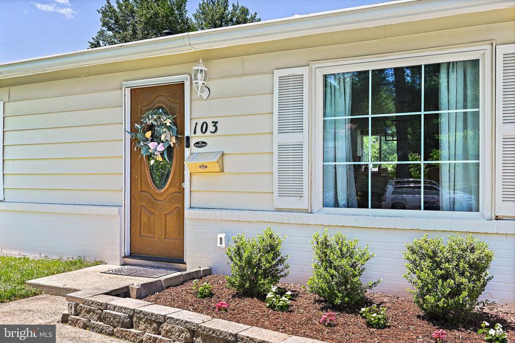 103 N CYPRESS RD, Sterling, VA 20164