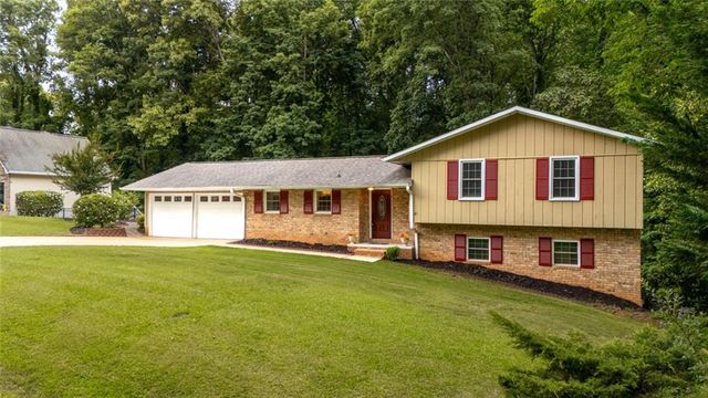 3135 Granada Way, Gainesville, GA 30506