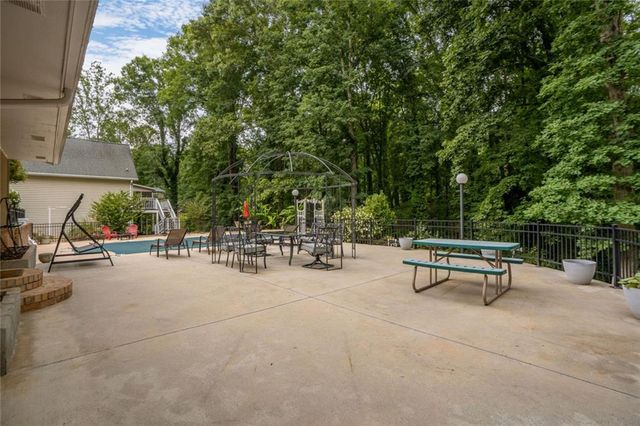 3135 Granada Way, Gainesville, GA 30506