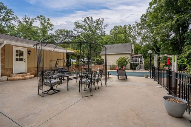 3135 Granada Way, Gainesville, GA 30506