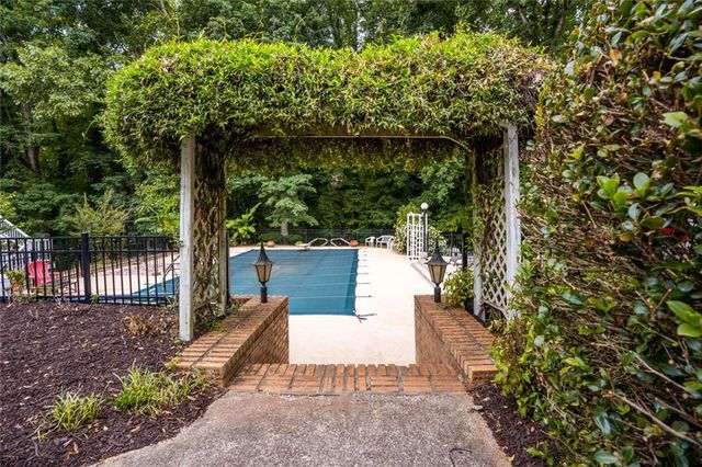 3135 Granada Way, Gainesville, GA 30506