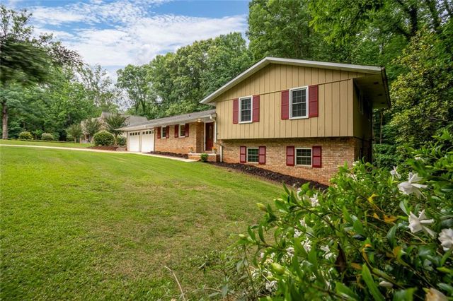 3135 Granada Way, Gainesville, GA 30506