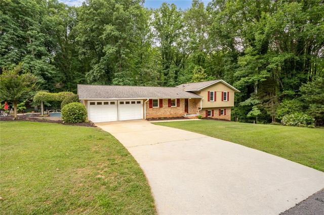 3135 Granada Way, Gainesville, GA 30506
