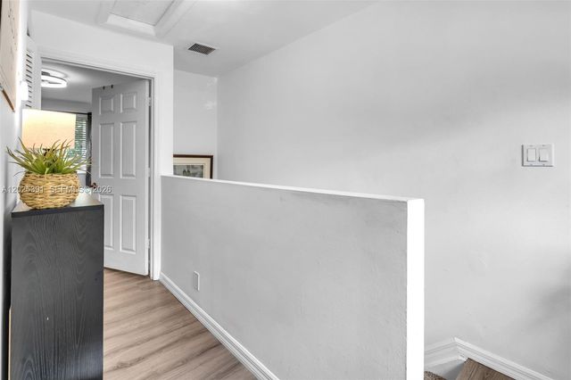 212 NE 3rd St 10, Hallandale Beach, FL 33009