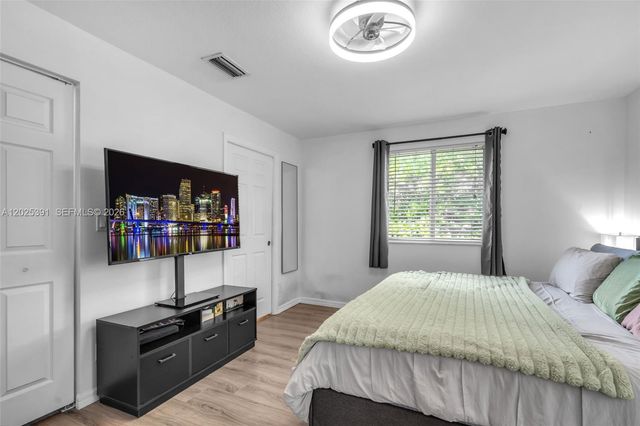 212 NE 3rd St 10, Hallandale Beach, FL 33009