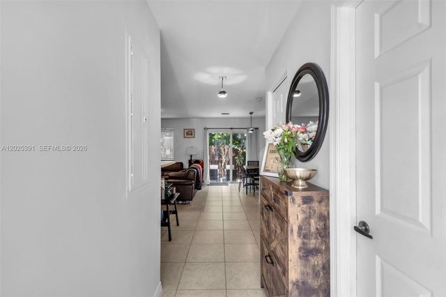 212 NE 3rd St 10, Hallandale Beach, FL 33009