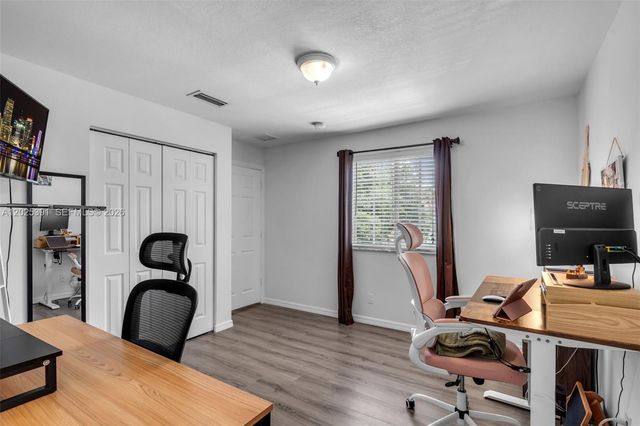 212 NE 3rd St 10, Hallandale Beach, FL 33009