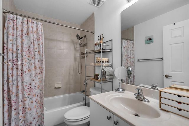 212 NE 3rd St 10, Hallandale Beach, FL 33009