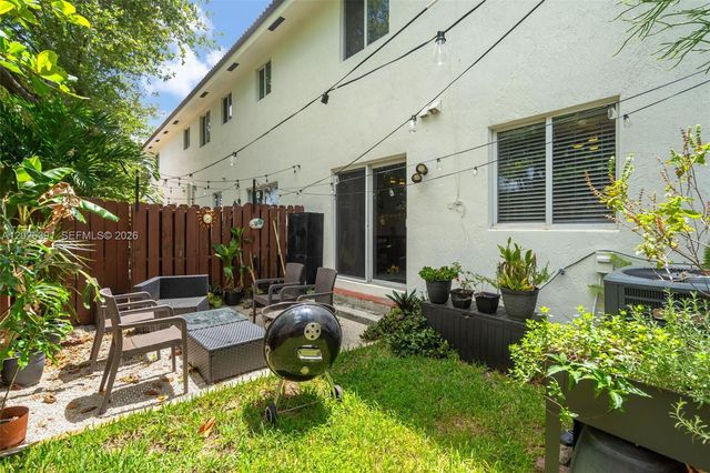 212 NE 3rd St 10, Hallandale Beach, FL 33009