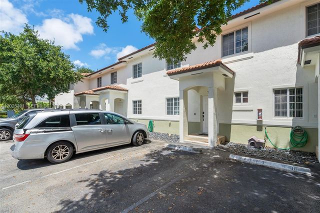 212 NE 3rd St 10, Hallandale Beach, FL 33009