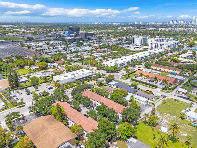 212 NE 3rd St 10, Hallandale Beach, FL 33009