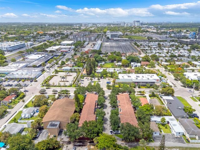 212 NE 3rd St 10, Hallandale Beach, FL 33009