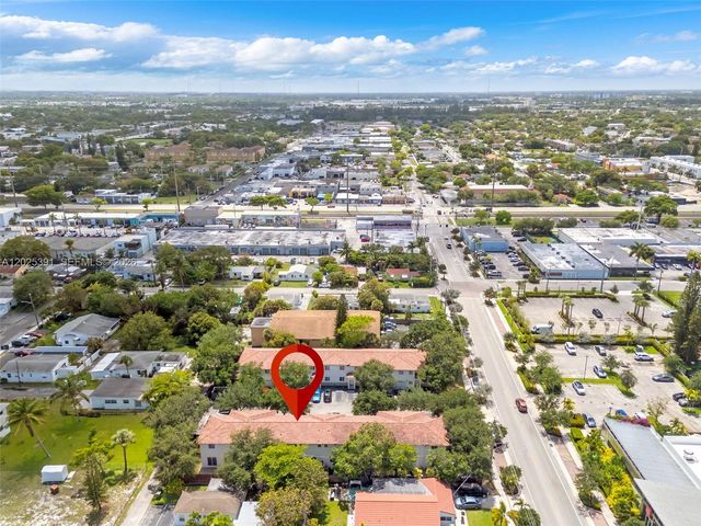 212 NE 3rd St 10, Hallandale Beach, FL 33009