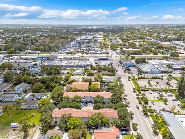 212 NE 3rd St 10, Hallandale Beach, FL 33009