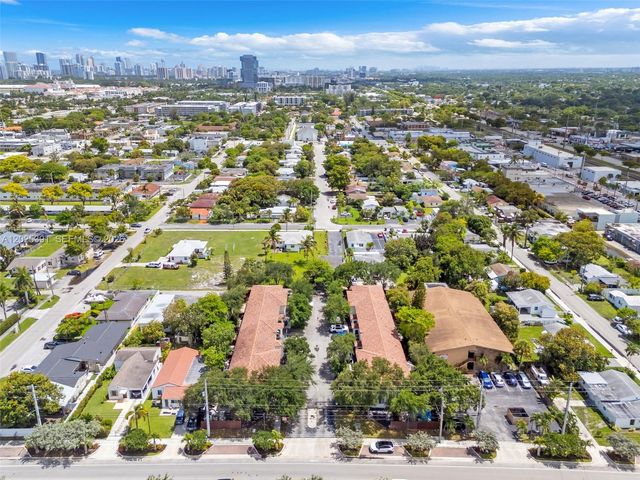 212 NE 3rd St 10, Hallandale Beach, FL 33009