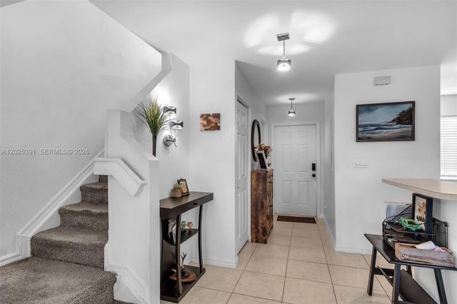 212 NE 3rd St 10, Hallandale Beach, FL 33009