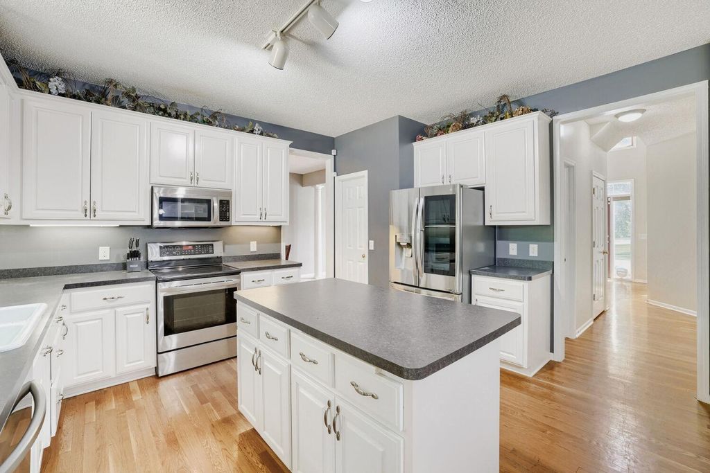 17285 Wilderness Trail SE, Prior Lake, MN 55372 — photo 2