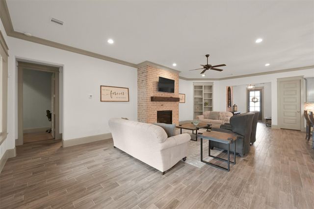 2072 Laurie Darlin Drive, Conroe, TX 77384