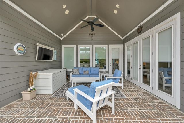 2072 Laurie Darlin Drive, Conroe, TX 77384
