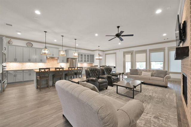 2072 Laurie Darlin Drive, Conroe, TX 77384