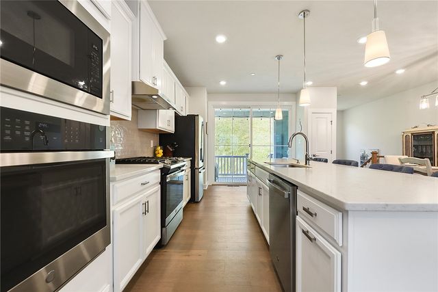 409 Spruce Ln, North Strabane, PA 15317