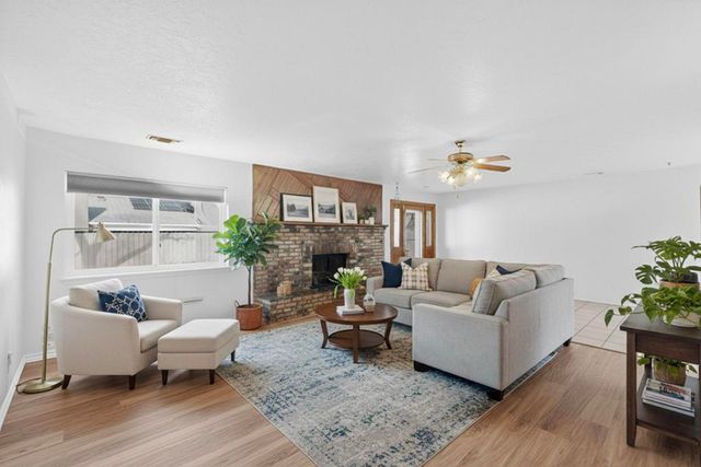 831 Gallahad Street SW, Los Lunas, NM 87031