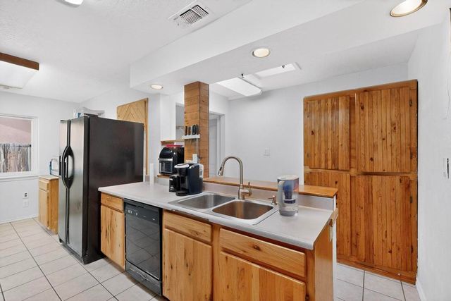 831 Gallahad Street SW, Los Lunas, NM 87031