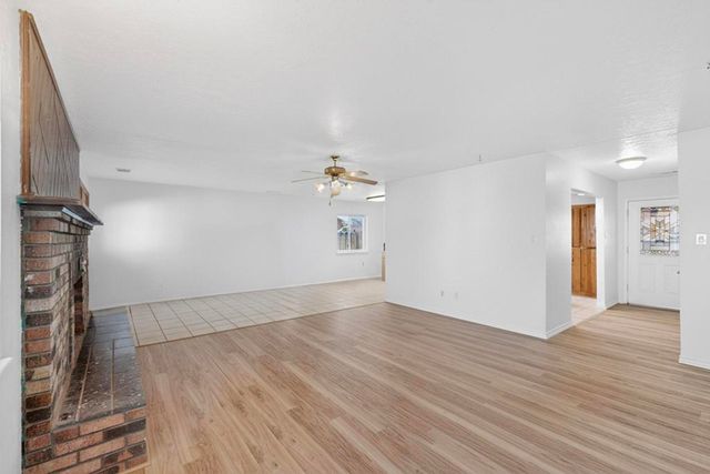 831 Gallahad Street SW, Los Lunas, NM 87031