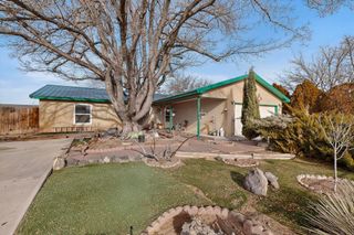 831 Gallahad Street SW, Los Lunas, NM 87031