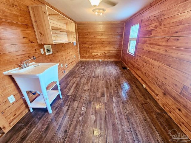 8850 Gibson Rd, Molino, FL 32577