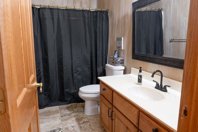 9 E Flanigan Dr, Augusta, KS 67010