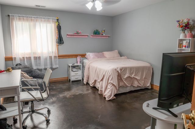 9 E Flanigan Dr, Augusta, KS 67010