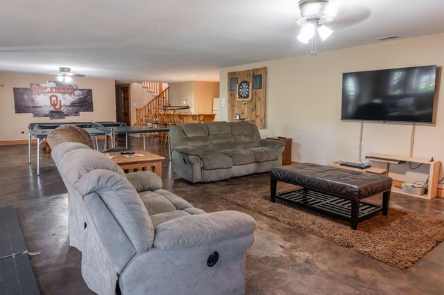 9 E Flanigan Dr, Augusta, KS 67010