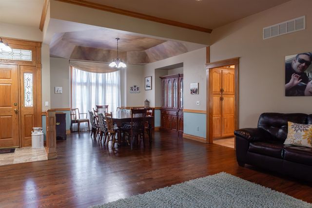 9 E Flanigan Dr, Augusta, KS 67010